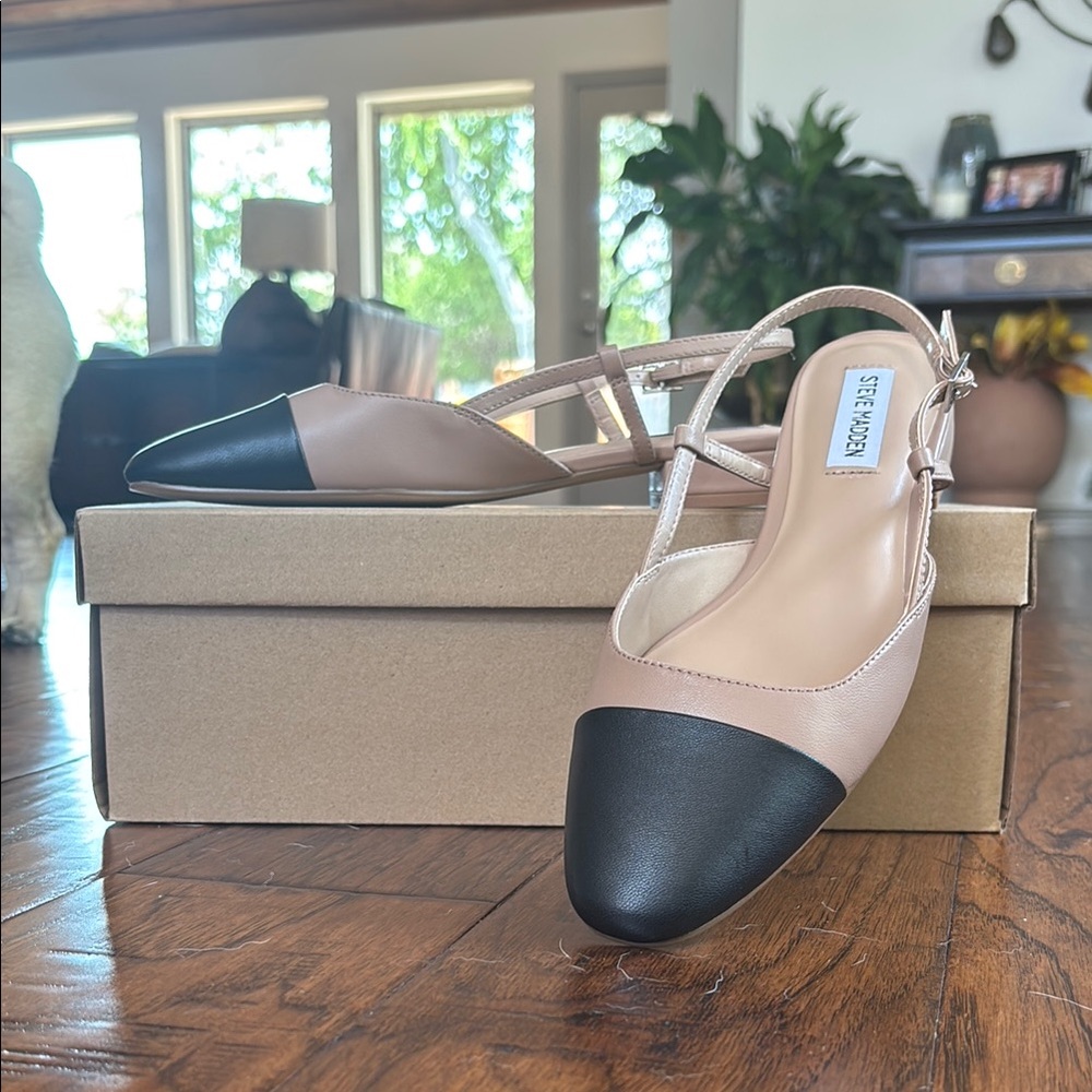 NIB Steve Madden Tan and Black Slingback Flats